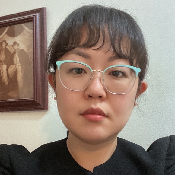 Meet your Posher, Lady Perry - Picture 1 of 1